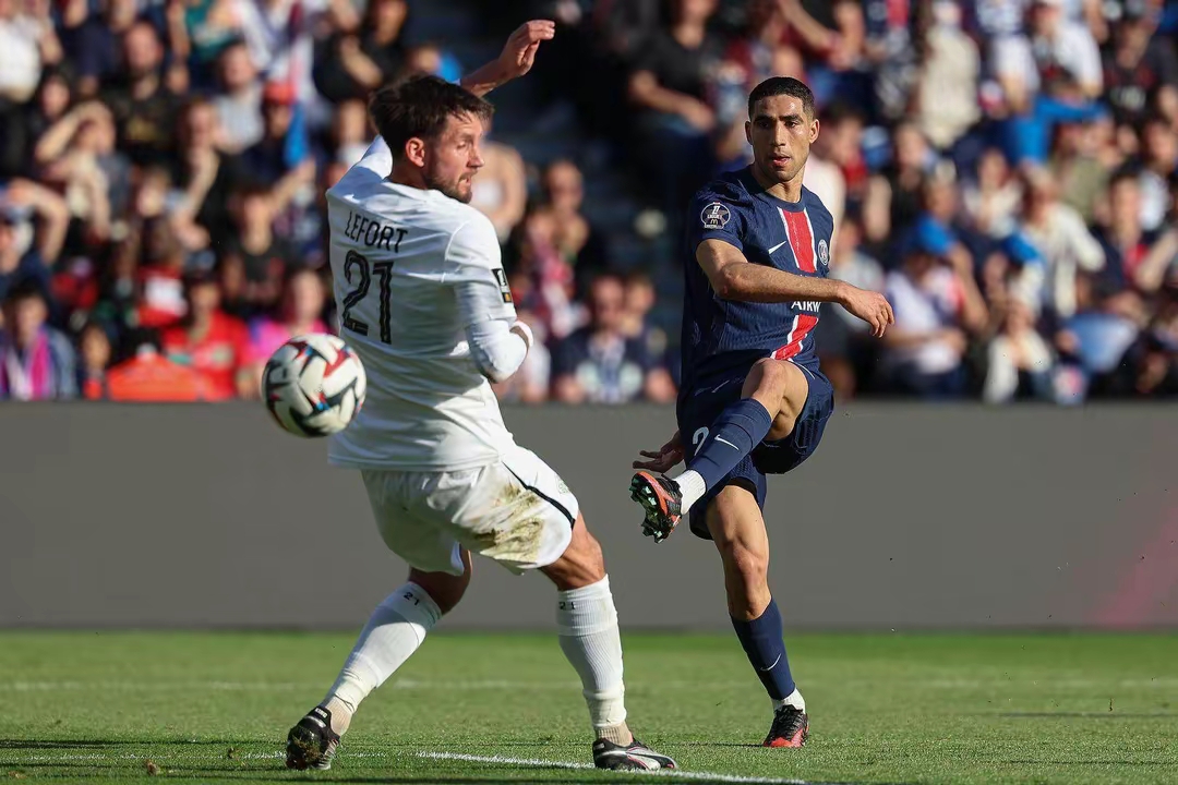 巴黎圣日耳曼豪取胜利，稳居榜首位置的简单介绍