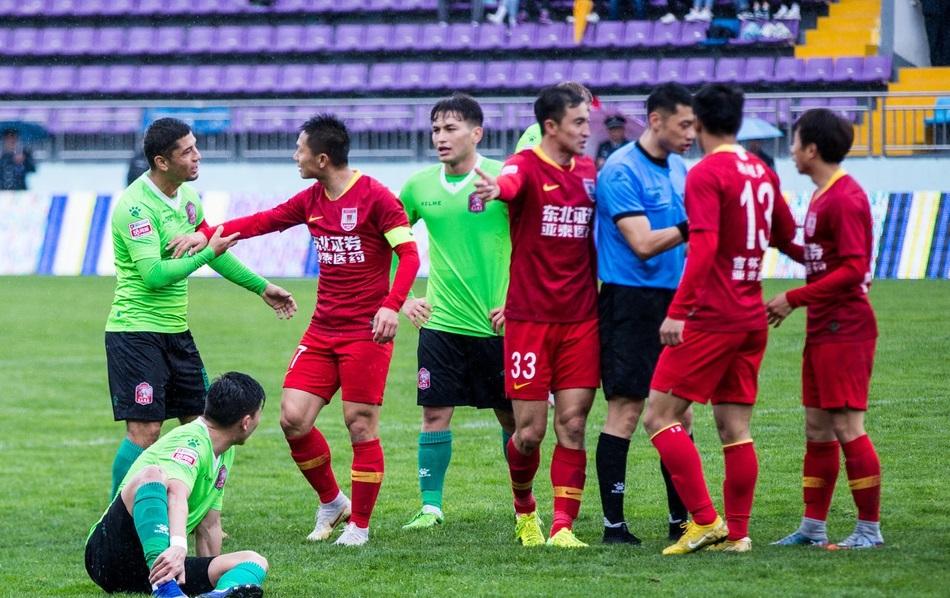 关于青岛黄海斩获惊艳胜利，积分榜上升的信息