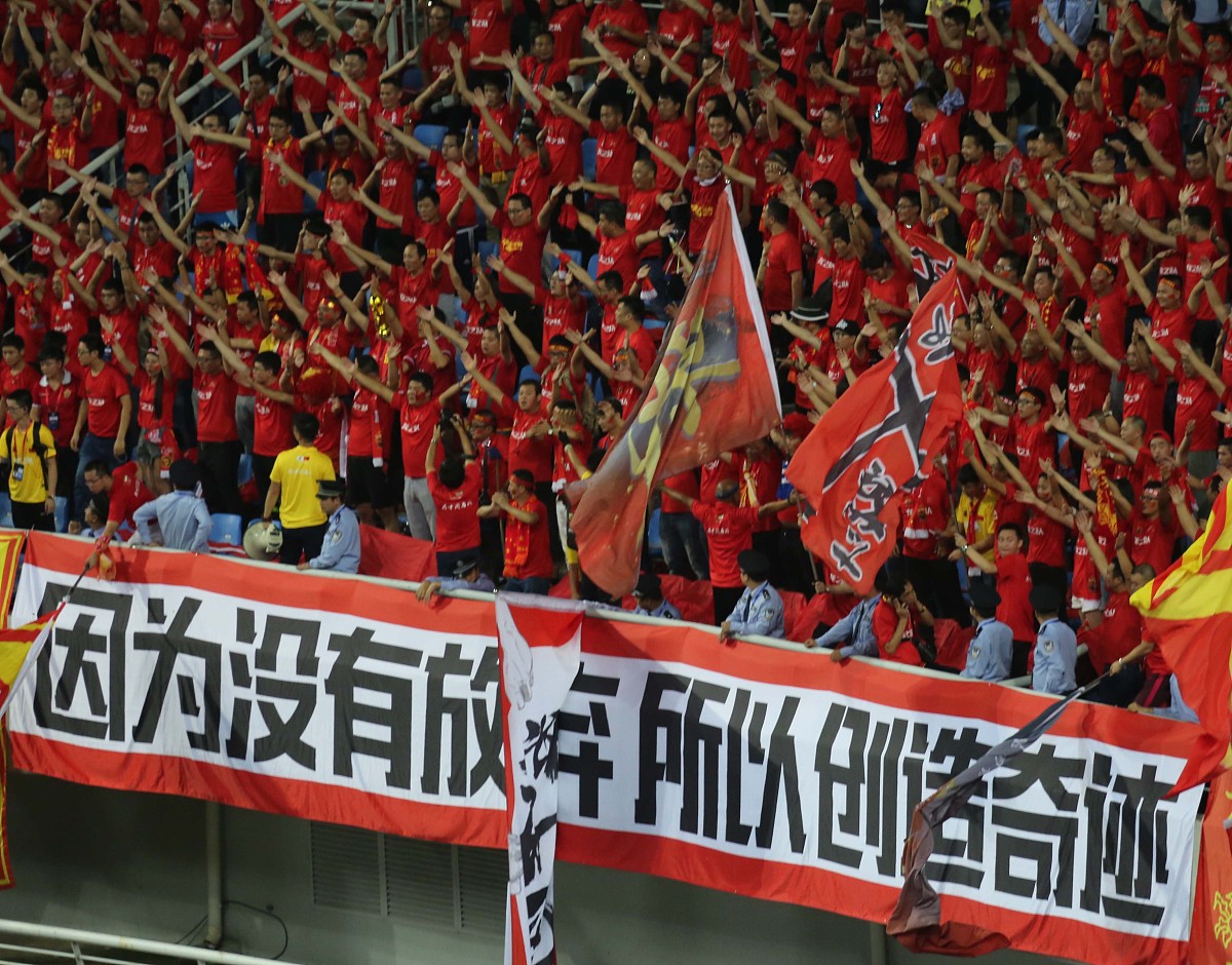 巴萨队员斗志昂扬，为球队争取每分的简单介绍