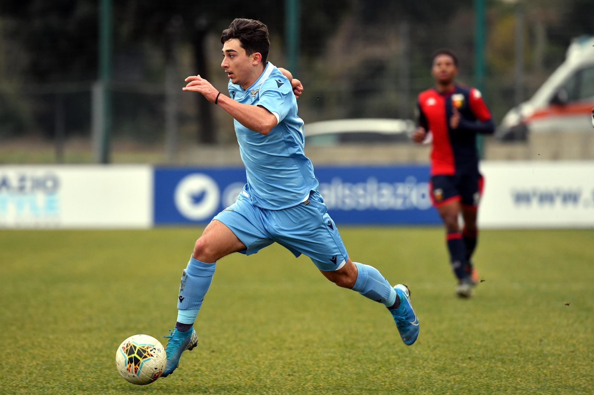 关于欧联盟球会签下青训新秀，冲刺冠军的信息