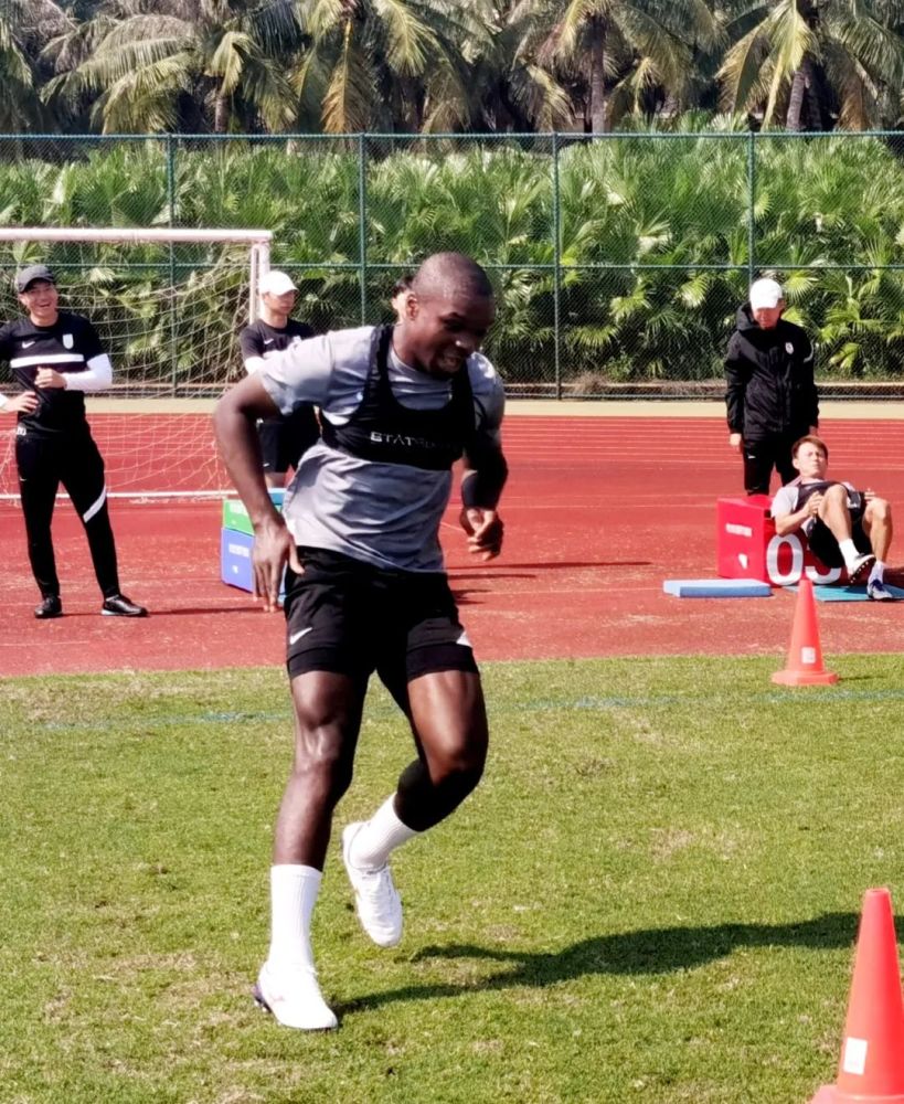 包含汉堡球员合练新战术,力争保级成功的词条 包含汉堡球员合练新战术,力争保级成功的词条