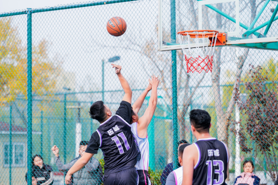 关于篮球比赛现场上出现多变情况,精彩不断的信息 关于篮球比赛现场上出现多变情况,精彩不断的信息