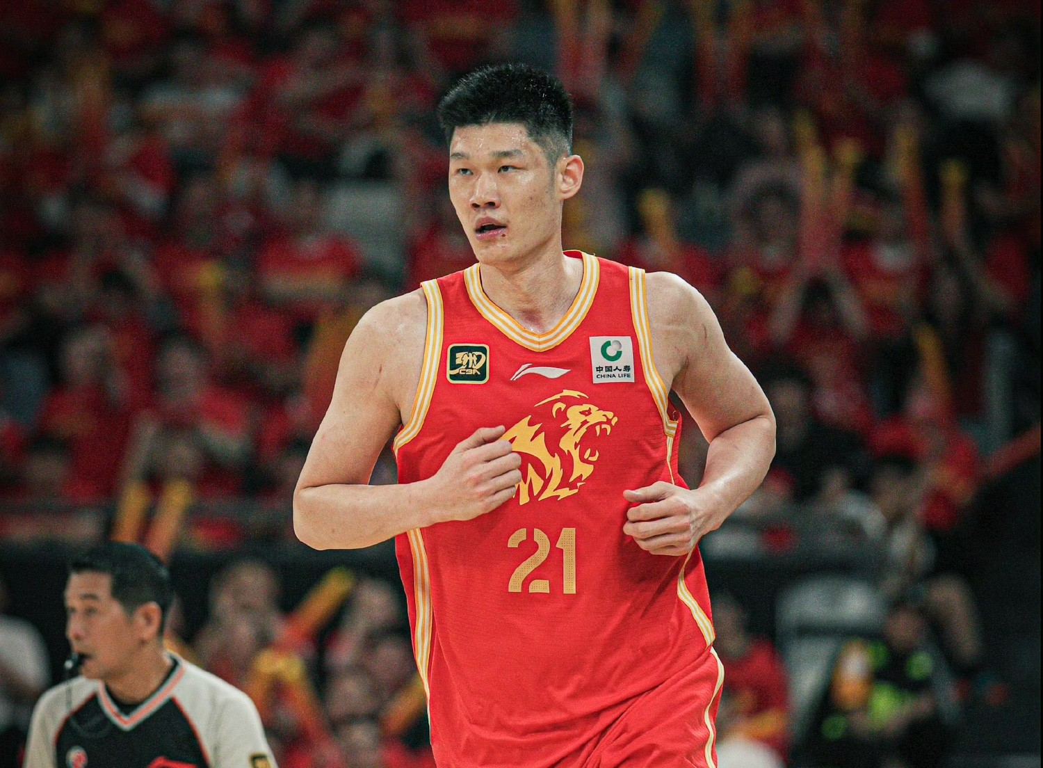 浙江队险胜火箭，周琦点燃赛场