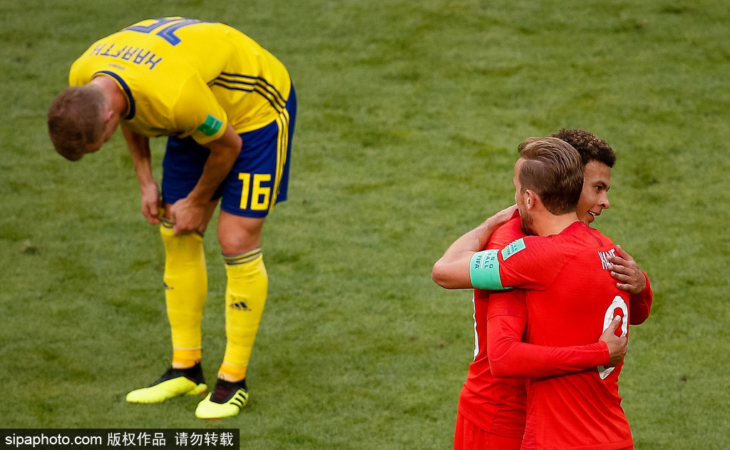 包含瑞典队完胜英格兰队，奥恰洛夫高光表现的词条