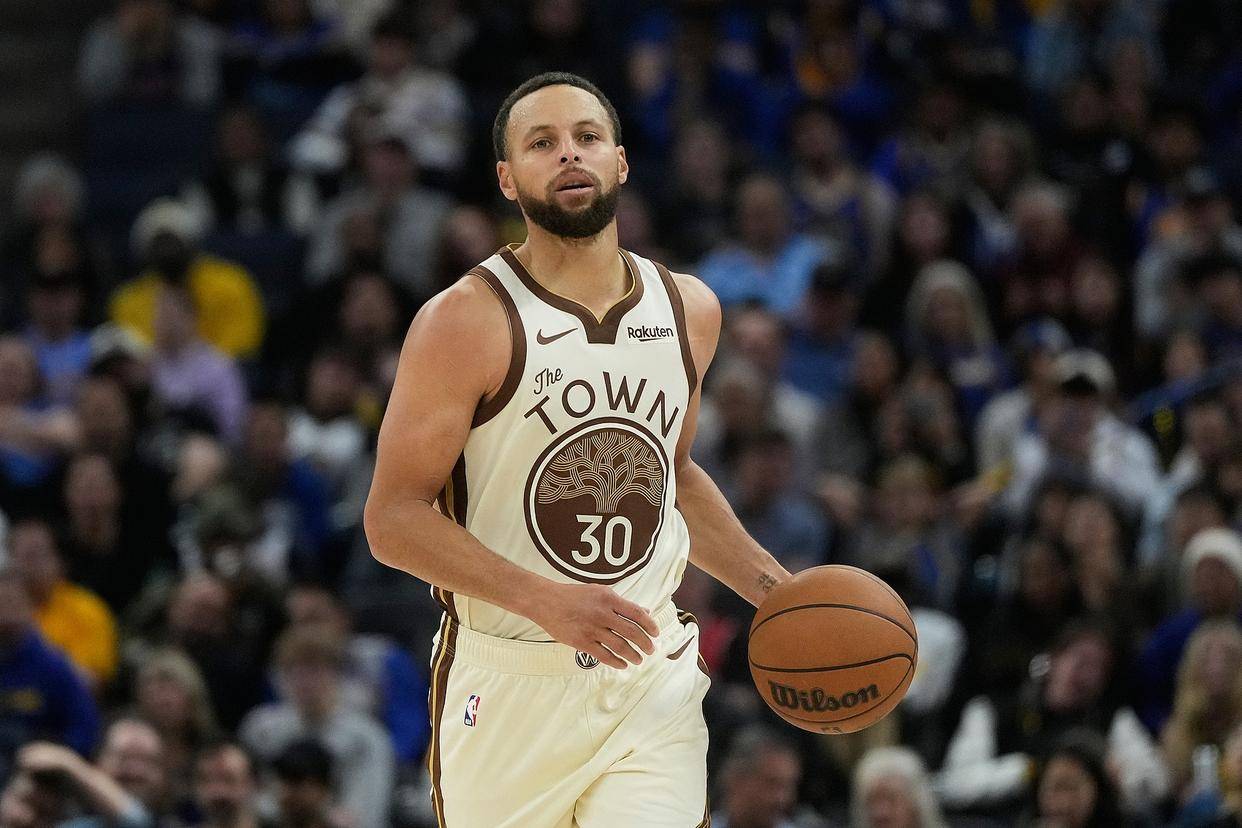 九游VIP-辽宁队险胜76人，库里点燃赛场