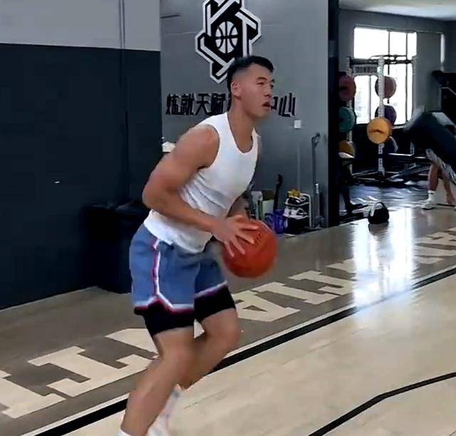 尼克斯绝杀四川队，孙铭徽带队取胜