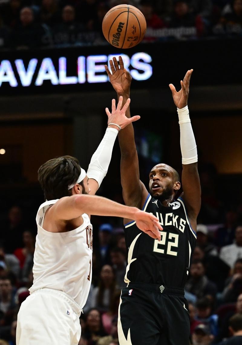 九游娱乐网页-包含雄鹿碾压鹈鹕，武切维奇统治全场的词条