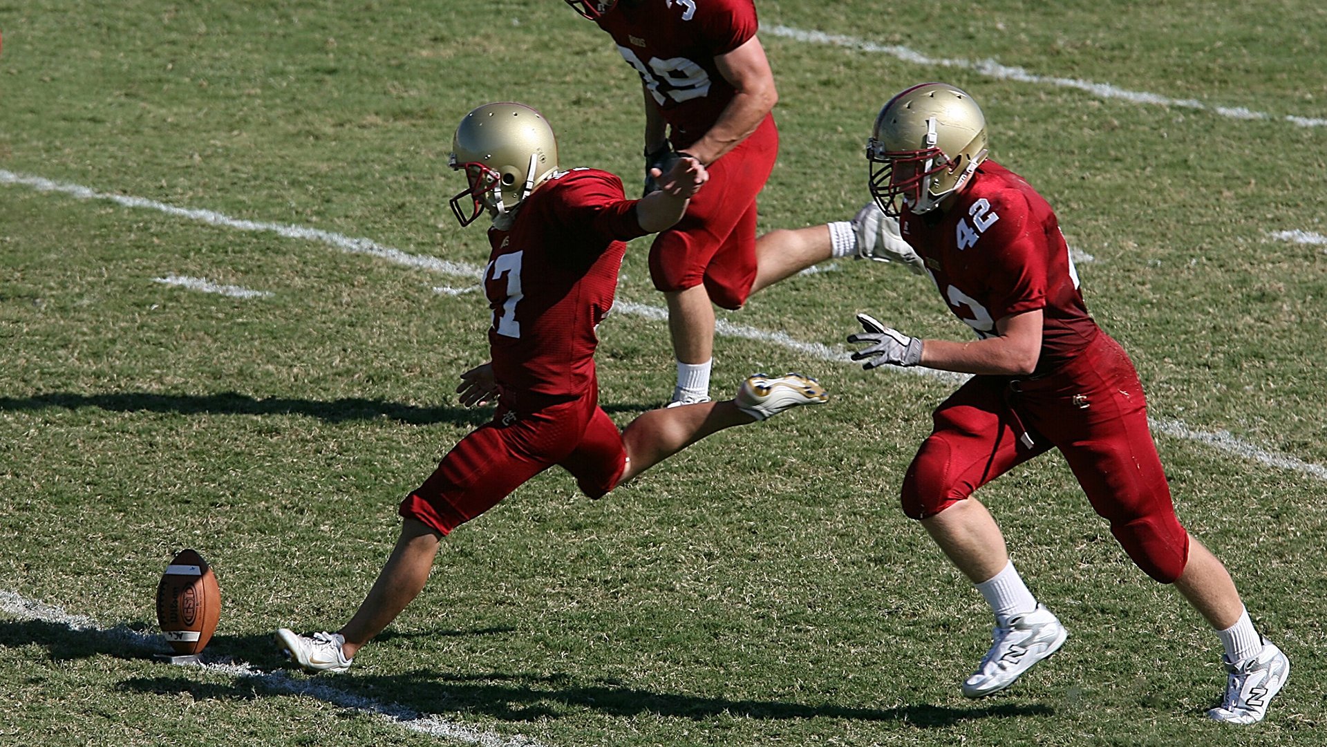 赛道与球场的双重宿命,当F1年度争冠之夜遇见凯恩的防线爆破